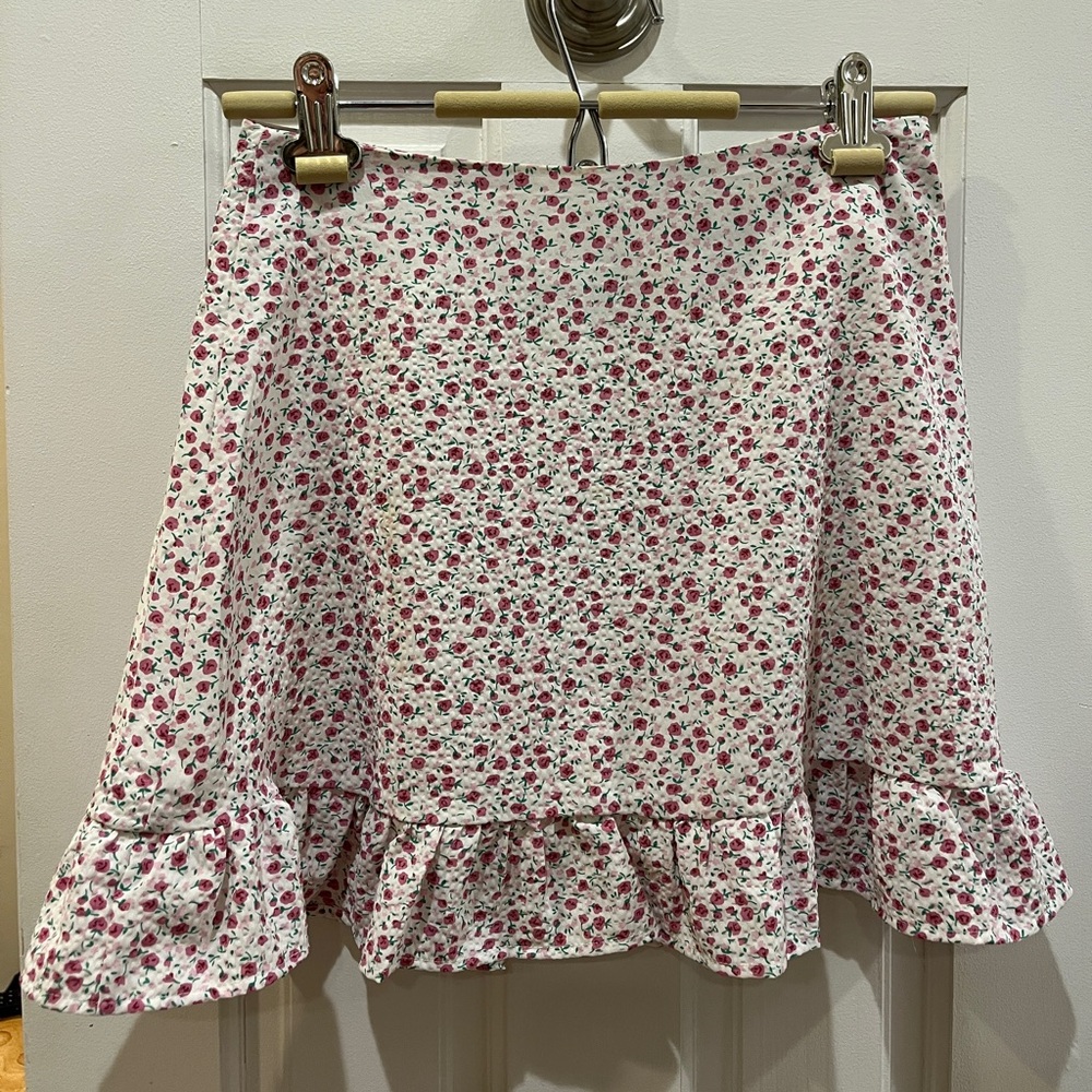 Dainty pink and purple floral print A Line skirt with ruffled hem